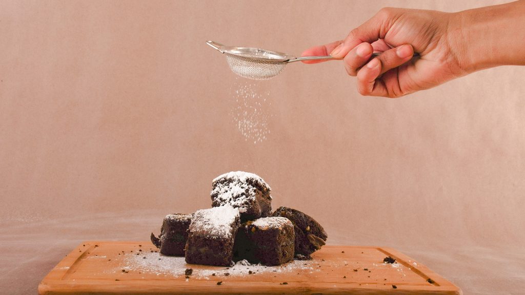 Lee más sobre el artículo ¿Azúcar o dátiles? Guía práctica de endulzantes naturales